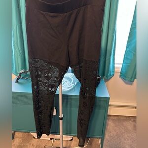 EUC size 2 torrid black lace skull leggings